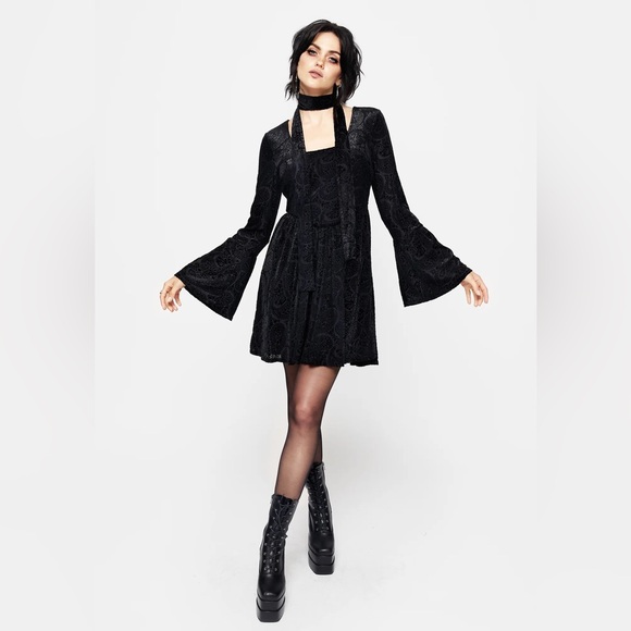 Elegant Black Bell Sleeve Dress - Picture 2 of 6